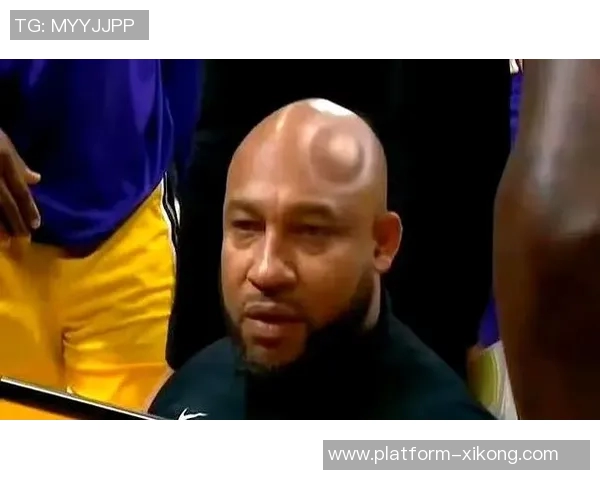 里夫斯回忆浓眉被交易时的反应称以为是玩笑话 里夫斯回忆浓眉被交易时的反应称以为是玩笑话