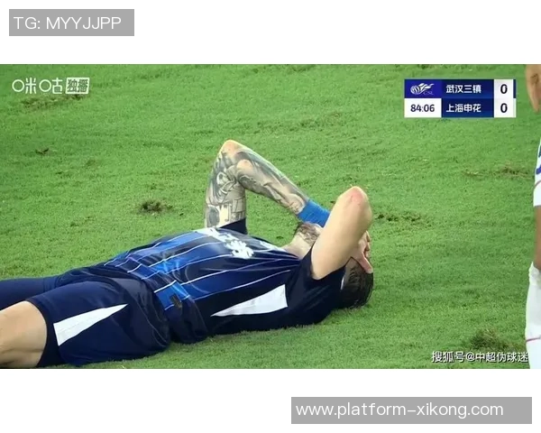 阿苏埃单刀突入禁区遭侵犯裁判未判点球引发强烈不满 阿苏埃单刀突入禁区遭侵犯裁判未判点球引发强烈不满