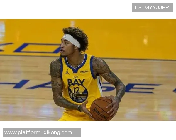 乌布雷半场表现全面贡献12分5板2助2断1帽展现全能实力 乌布雷半场表现全面贡献12分5板2助2断1帽展现全能实力