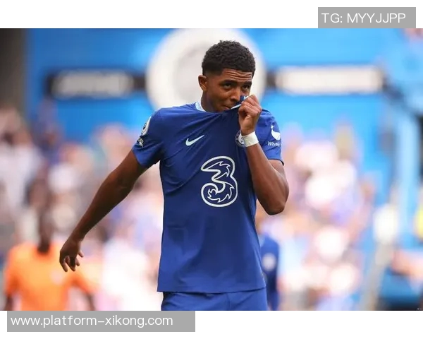 罗马诺罕见长文力挺马奎尔鼓励他勇敢追梦不惧世人指责