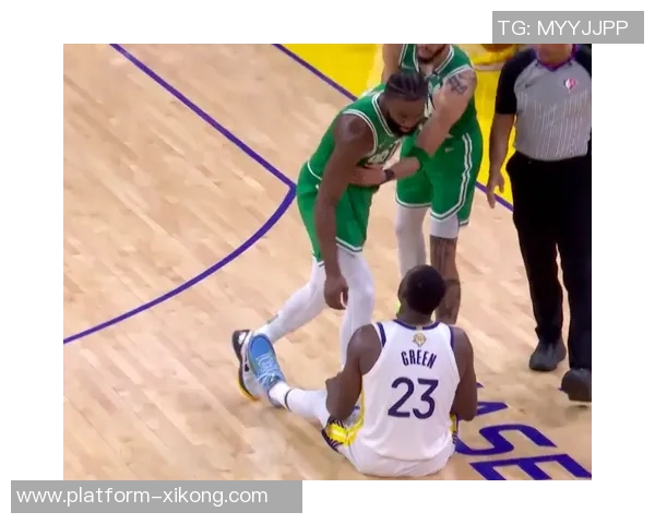 张玉宁与对方球员上半场激烈冲突各自领到黄牌引发热议