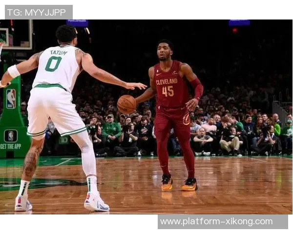 巨星表现！多诺万米切尔全场狂砍37分8篮板6助攻三分命中率高达55